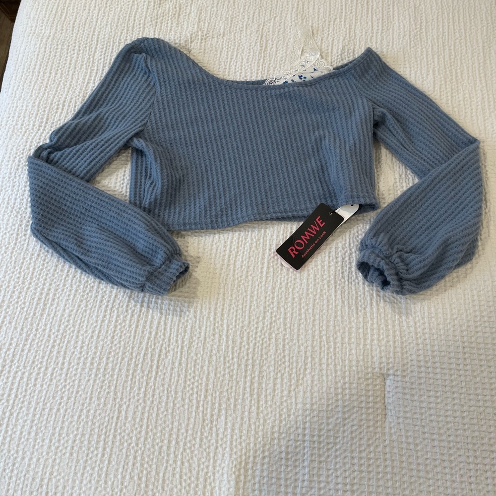 NWT ROMWE women’s blue long sleeved off shoulder crop sweater size small